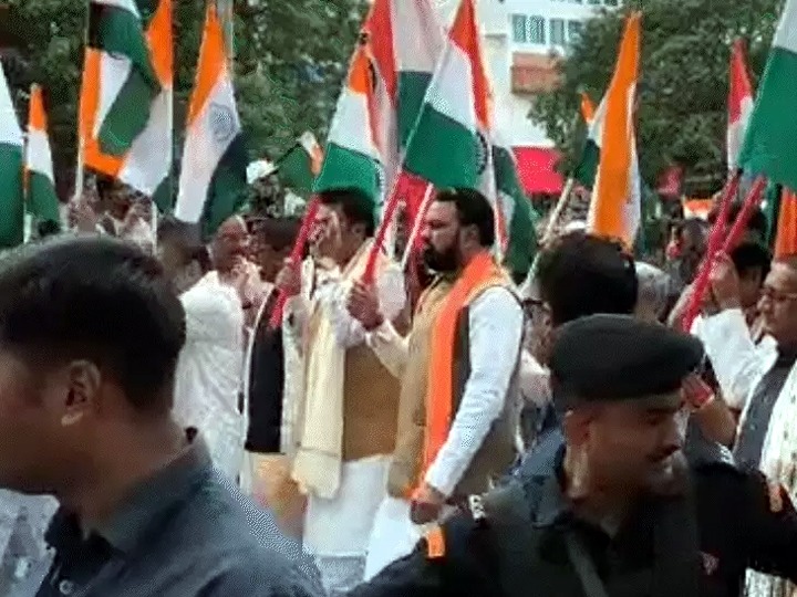 हाथ में तिरंगा लेकर 1.5 किलोमीटर पैदल चले सीएम सम्राट
