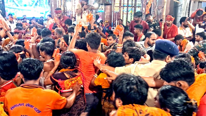 छह लाख कांवरिया, हर-हर महादेव के जयकारे और भगवा रंग
