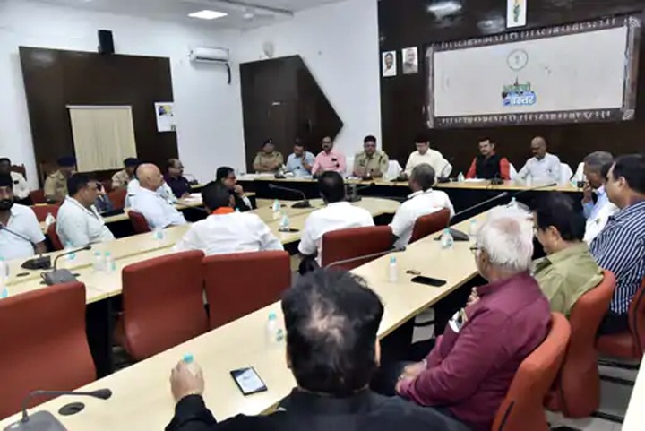 जगदलपुर में सुधरेगी यातायात व्यवस्था:जिला प्रशासन के साथ व्यापारी संघ की हुई बैठक