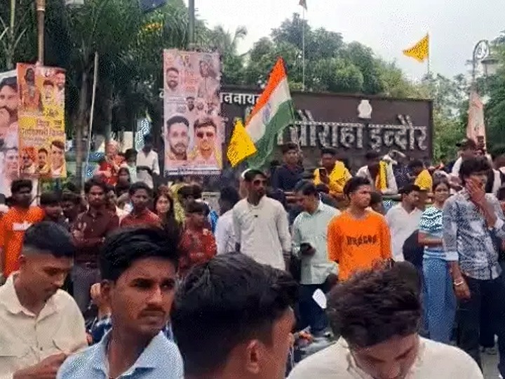 इंदौर में विश्व आदिवासी दिवस पर विशाल रैली