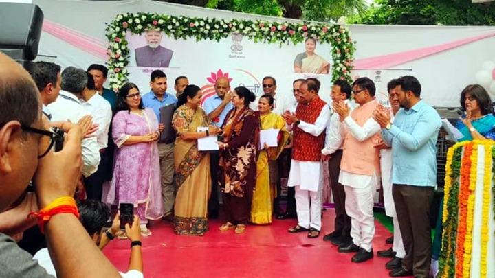 दिल्ली में लक्ष्मी योजना का पोर्टल लॉन्च, 500 महिलाओं ने भरा फॉर्म