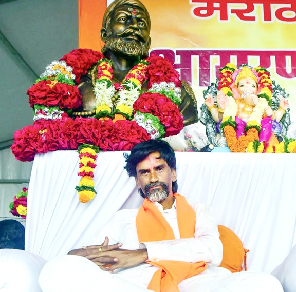 मराठा आरक्षण पर सियासत तेज