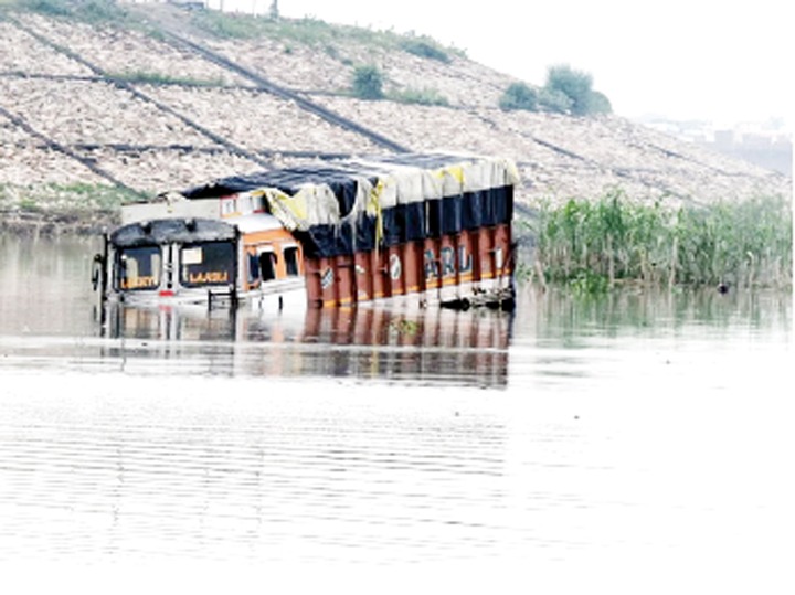 प्रयागराज में तेजी से बढ़ रहा गंगा-यमुना का जलस्तर