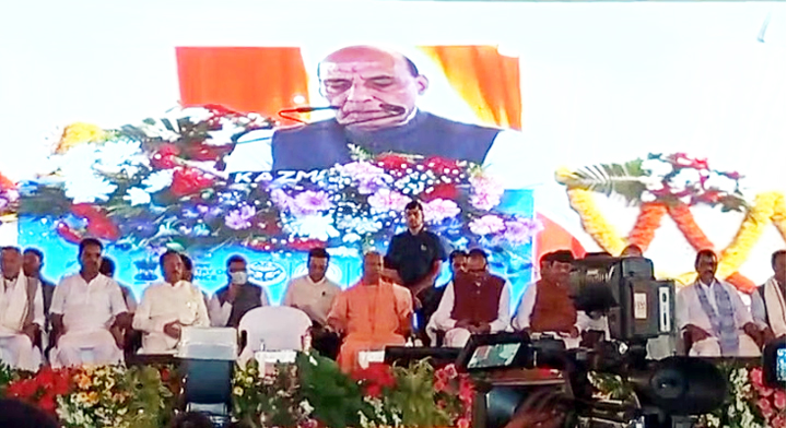 रक्षामंत्री व CM योगी ने 101 करोड़ की 14 परियोजनाओं के लिए किया भूमिपूजन