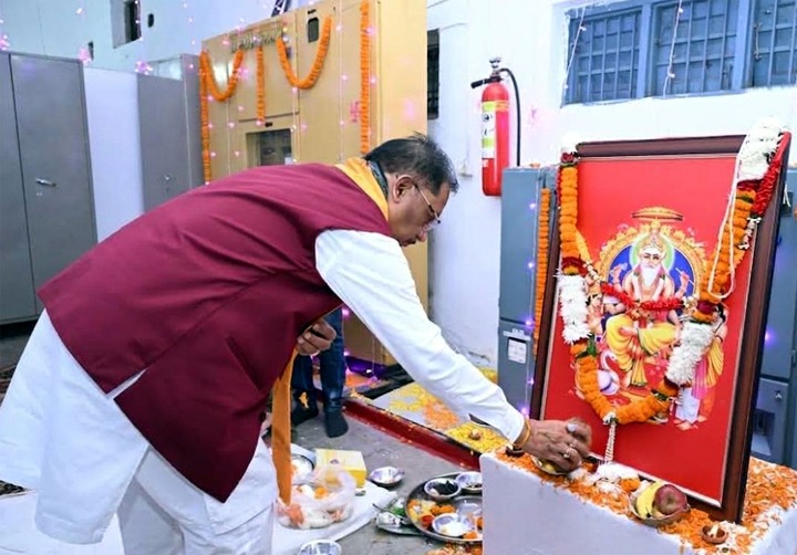 सृजन, कौशल और श्रम के सम्मान का संदेश देती है भगवान विश्वकर्मा की आराधना: मुख्यमंत्री साय