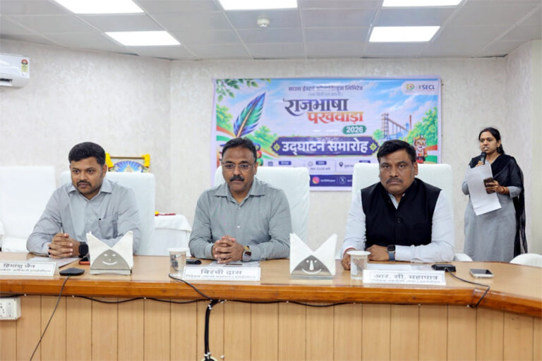 हिंदी हमें एकसूत्र में पिरोने का कार्य करती है : बिरंची दास
