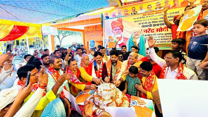 पीएम मोदी के जन्मदिन पर काशी में जश्न