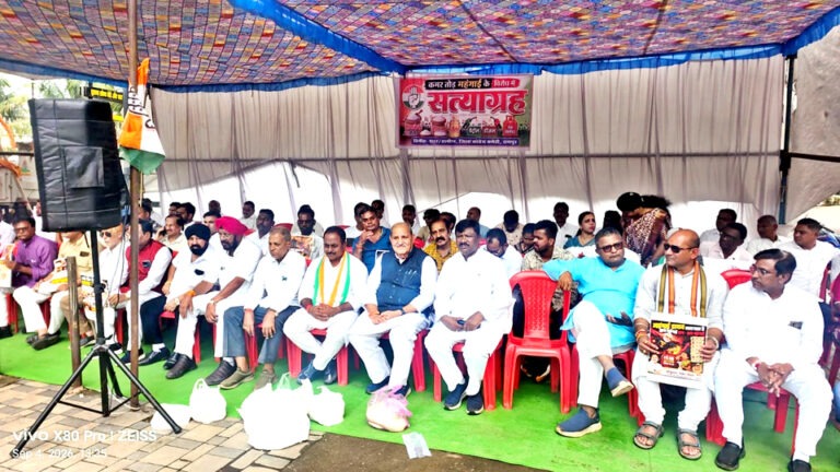 शक्कर के बढ़े दाम और बढ़ती महंगाई को लेकर कांग्रेस ने किया प्रदेश भर में चीनी सत्याग्रह