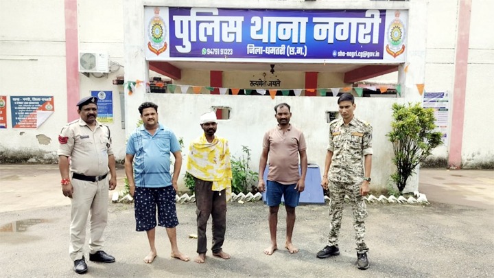 छत्तीसगढ़ में मवेशियों से भरी पिकअप पलटी तो खुला तस्करी का राज, 3 आरोपी गिरफ्तार