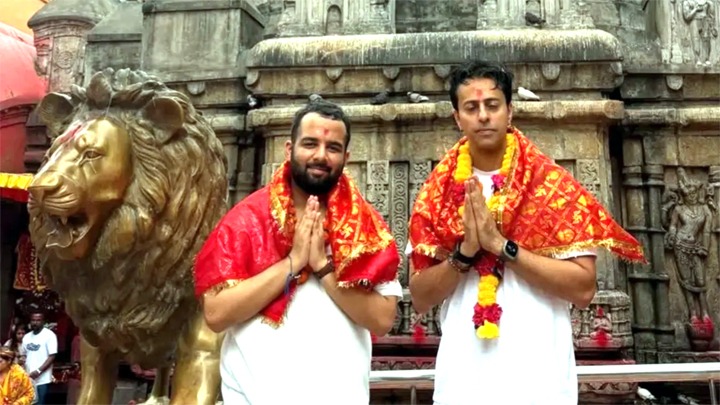 गुवाहाटी के कामाख्या दरबार में पहुंचे सिंगर