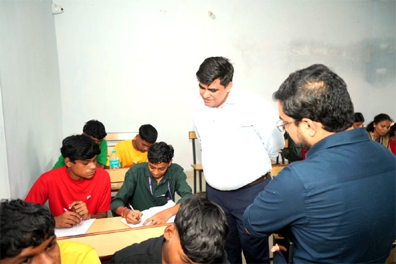 शिक्षक दिवस पर कलेक्टर बने शिक्षक