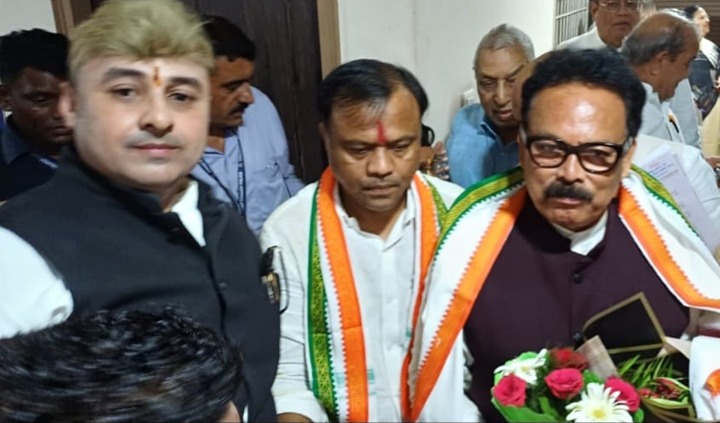 कांग्रेस नेता त्रिलोक चंद्र श्रीवास ने सहयोगियों सहित प्रभारी महासचिव सुखदेव भगत का किया स्वागत