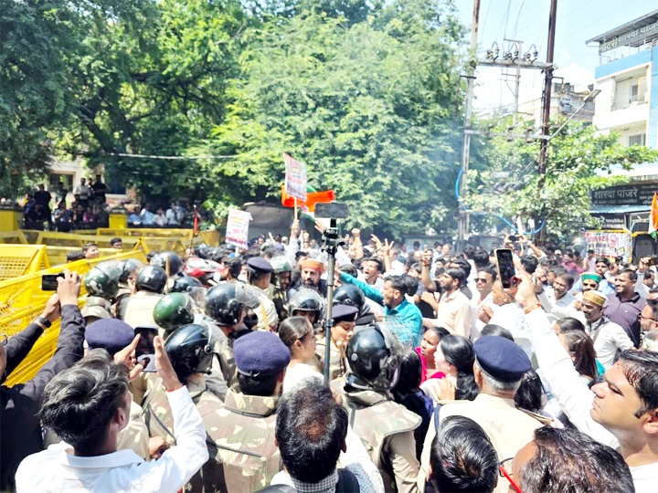 चुनाव आयोग के खिलाफ कांग्रेस का प्रदर्शन