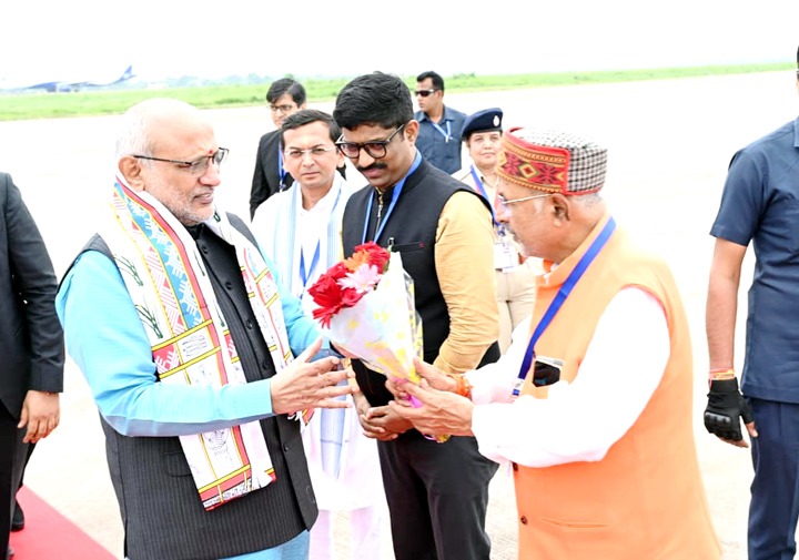 उप राष्ट्रपति राधाकृष्णन का रायपुर आगमन, भाजपा नेताओं ने किया आत्मीय स्वागत