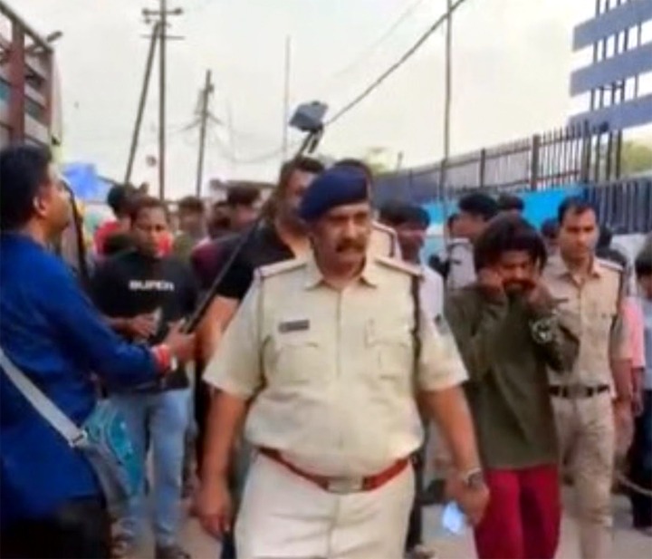 थाने में पुलिस से भिड़ा निगरानीशुदा बदमाश, हाथापाई