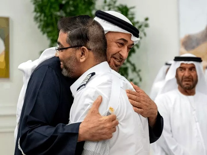 पायलट मच्छर को UAE का सम्मान, राष्ट्रपति ने गले लगाया