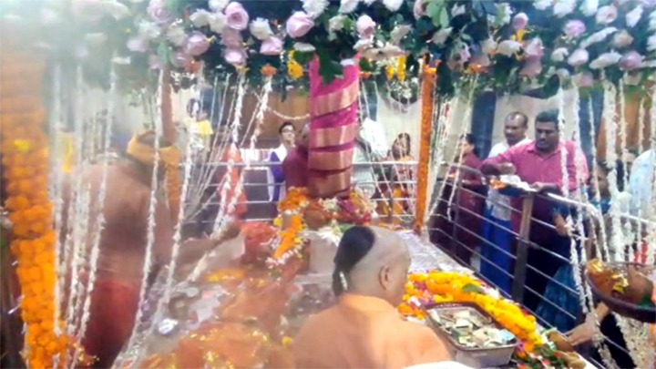 शारदीय नवरात्रि के पहले दिन मां शैलपुत्री की आराधना