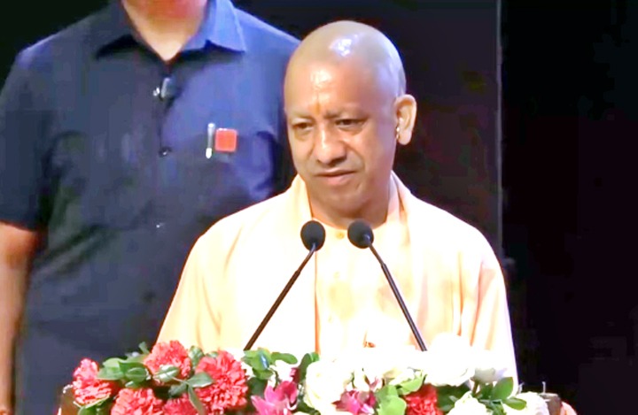 सीएम योगी ने पूर्व राष्ट्रपति की पुस्तक का किया विमोचन