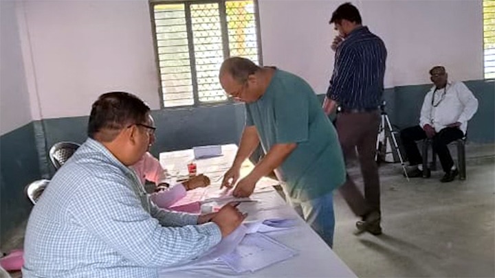 निर्दलीय प्रत्याशियों के बीच दांव पर सपा और भाजपा की साख
