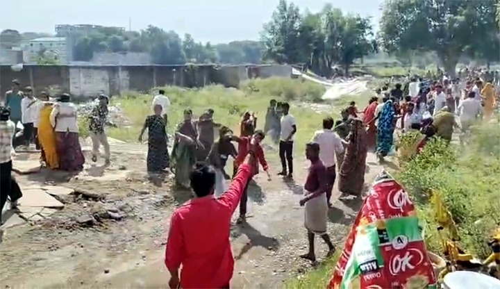 इंदौर में हंगामे और पथराव के बीच ढाई सौ से ज्यादा बाधक निर्माण हटाए