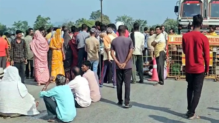 दशहरे की रात बनी काल, सड़क हादसे में चार लोगों की मौत, कई घायल